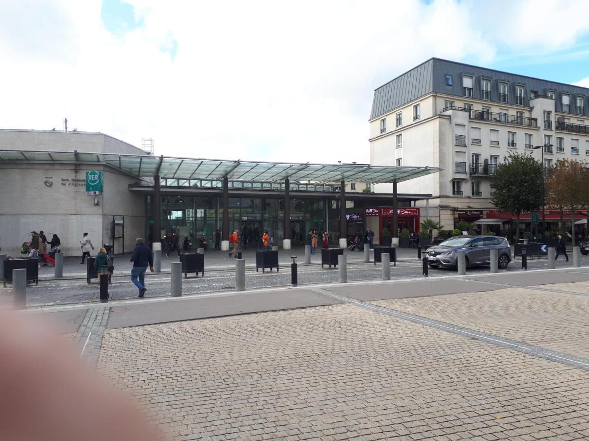 Le Debussy 5 Personnes, Lit Bebe, Balcon, Parking Prive Gratuit Chessy (Seine-et-Marne)